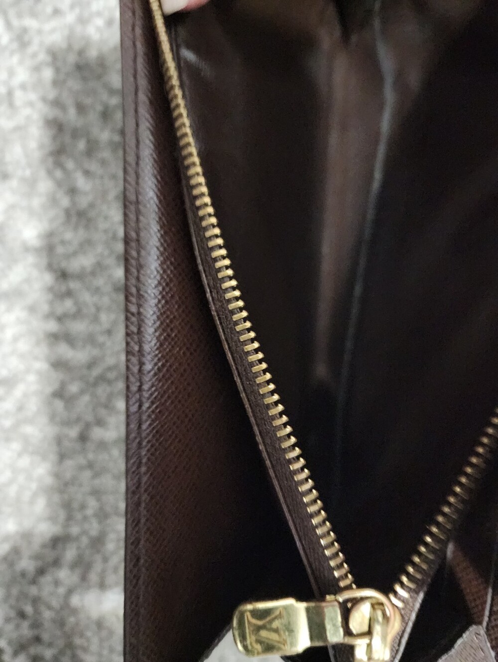 Louis Vuitton Damier Sarah Wallet - Picture 4 of 8